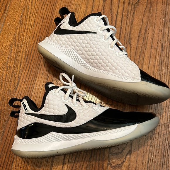 Nike lebron shoes - Picture 3 of 8